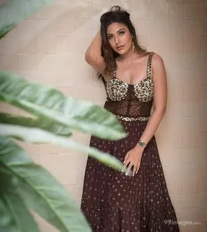 Surbhi Chandna / officialsurbhic фото голая #0216