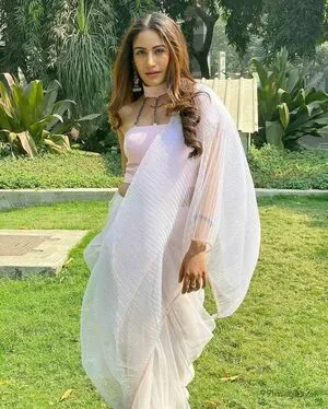 Surbhi Chandna / officialsurbhic фото голая #0217