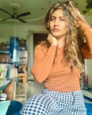 Surbhi Chandna / officialsurbhic фото голая #0218