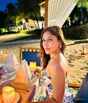 Surbhi Chandna / officialsurbhic фото голая #0221