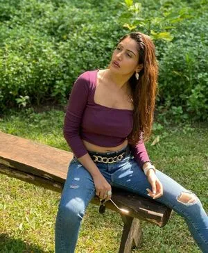 Surbhi Chandna / officialsurbhic фото голая #0225