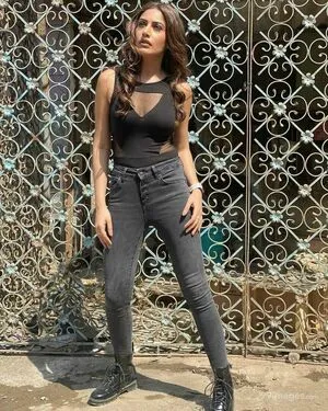 Surbhi Chandna / officialsurbhic фото голая #0227