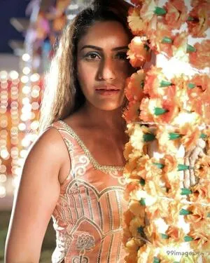 Surbhi Chandna / officialsurbhic фото голая #0237