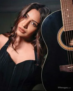 Surbhi Chandna / officialsurbhic фото голая #0238
