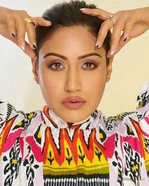 Surbhi Chandna / officialsurbhic фото голая #0256