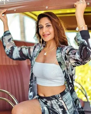 Surbhi Chandna / officialsurbhic фото голая #0258