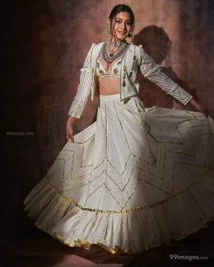 Surbhi Chandna / officialsurbhic фото голая #0269