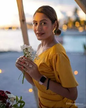 Surbhi Chandna / officialsurbhic фото голая #0273