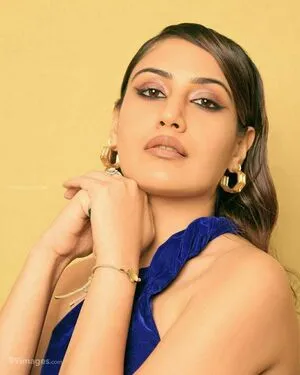 Surbhi Chandna / officialsurbhic фото голая #0283