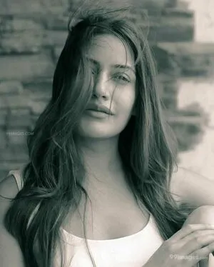 Surbhi Chandna / officialsurbhic фото голая #0289
