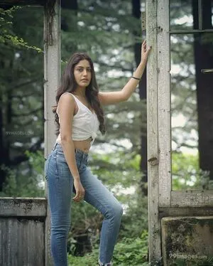 Surbhi Chandna / officialsurbhic фото голая #0291