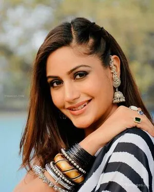 Surbhi Chandna / officialsurbhic фото голая #0295