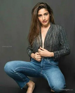 Surbhi Chandna / officialsurbhic фото голая #0298