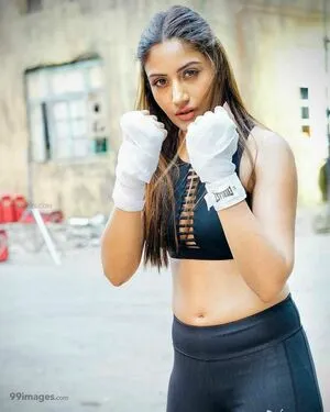 Surbhi Chandna / officialsurbhic фото голая #0304