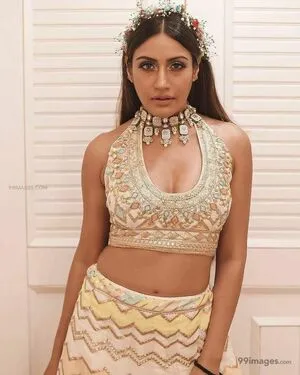 Surbhi Chandna / officialsurbhic фото голая #0328