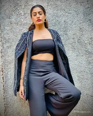 Surbhi Chandna / officialsurbhic фото голая #0336
