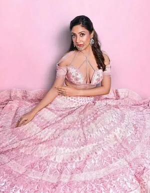 Surbhi Chandna / officialsurbhic фото голая #0339