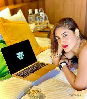 Surbhi Chandna / officialsurbhic фото голая #0343