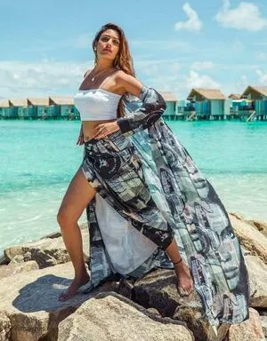 Surbhi Chandna / officialsurbhic фото голая #0361