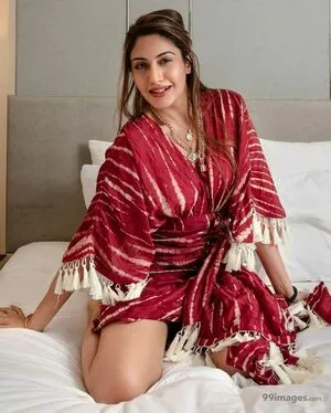 Surbhi Chandna / officialsurbhic фото голая #0364