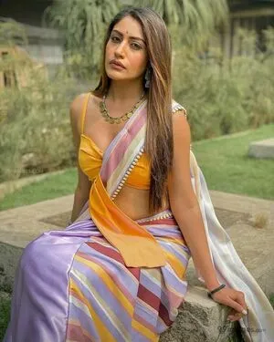 Surbhi Chandna / officialsurbhic фото голая #0373