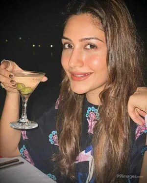 Surbhi Chandna / officialsurbhic фото голая #0377