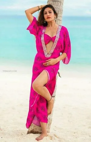 Surbhi Chandna / officialsurbhic фото голая #0380