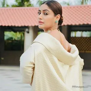 Surbhi Chandna / officialsurbhic фото голая #0381
