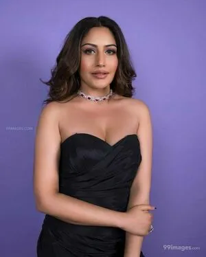 Surbhi Chandna / officialsurbhic фото голая #0387