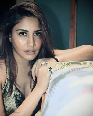 Surbhi Chandna / officialsurbhic фото голая #0389