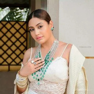 Surbhi Chandna / officialsurbhic фото голая #0391