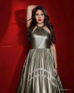 Surbhi Chandna / officialsurbhic фото голая #0392