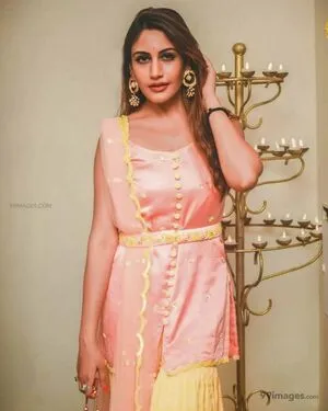 Surbhi Chandna / officialsurbhic фото голая #0394