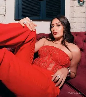 Surbhi Chandna / officialsurbhic фото голая #0398