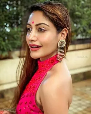 Surbhi Chandna / officialsurbhic фото голая #0400