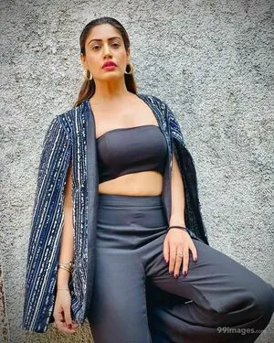 Surbhi Chandna / officialsurbhic фото голая #0403