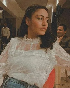 Surbhi Chandna / officialsurbhic фото голая #0405