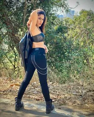 Surbhi Chandna / officialsurbhic фото голая #0407