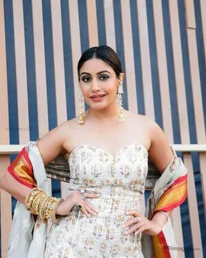 Surbhi Chandna / officialsurbhic фото голая #0415