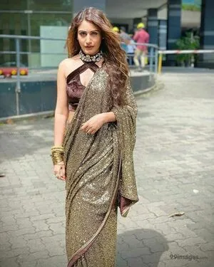 Surbhi Chandna / officialsurbhic фото голая #0417