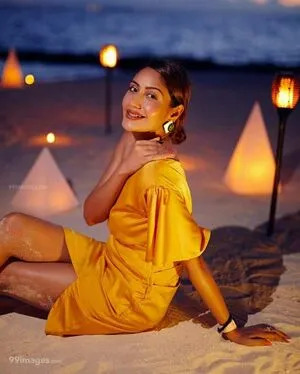 Surbhi Chandna / officialsurbhic фото голая #0422