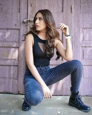 Surbhi Chandna / officialsurbhic фото голая #0423