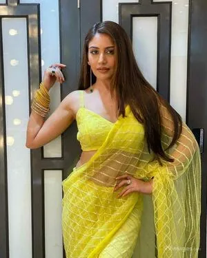 Surbhi Chandna / officialsurbhic фото голая #0426