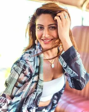 Surbhi Chandna / officialsurbhic фото голая #0429