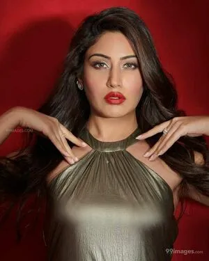 Surbhi Chandna / officialsurbhic фото голая #0430