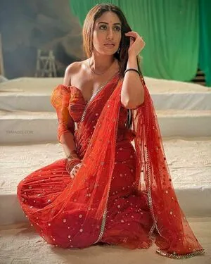 Surbhi Chandna / officialsurbhic фото голая #0431