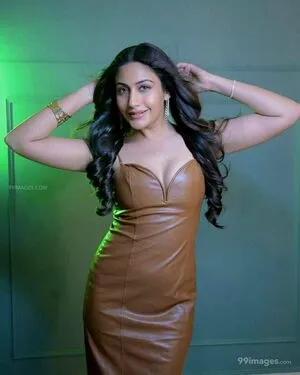Surbhi Chandna / officialsurbhic фото голая #0439