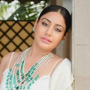 Surbhi Chandna / officialsurbhic фото голая #0442