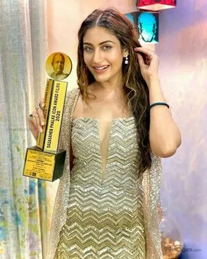 Surbhi Chandna / officialsurbhic фото голая #0444
