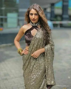 Surbhi Chandna / officialsurbhic фото голая #0450